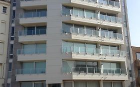 Studio Raversijde with Sea View